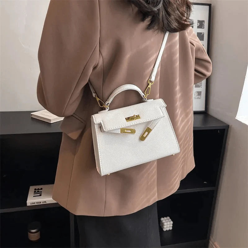 Sac À Main En Cuir Beige Avec Bandoulière Et Poignée