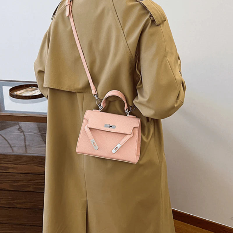 Sac À Main En Cuir Beige Avec Bandoulière Et Poignée