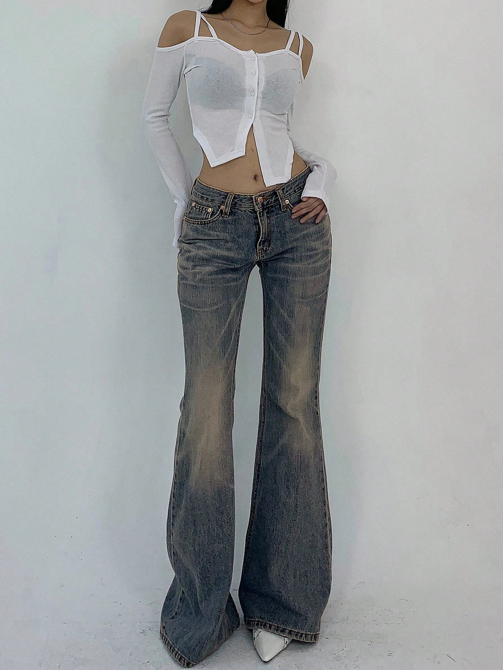 DAZY Women'S Front Button Pocket Simple Casual Flare Leg Jeans Low Rise Jeans