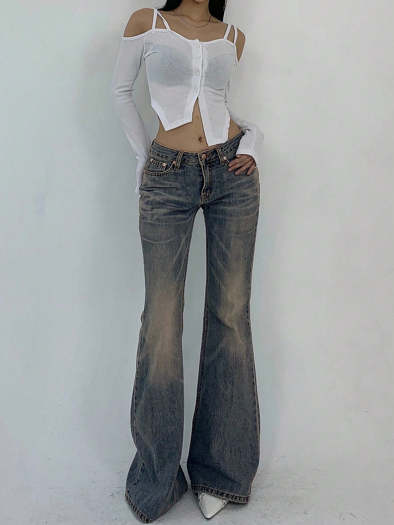 DAZY Women'S Front Button Pocket Simple Casual Flare Leg Jeans Low Rise Jeans