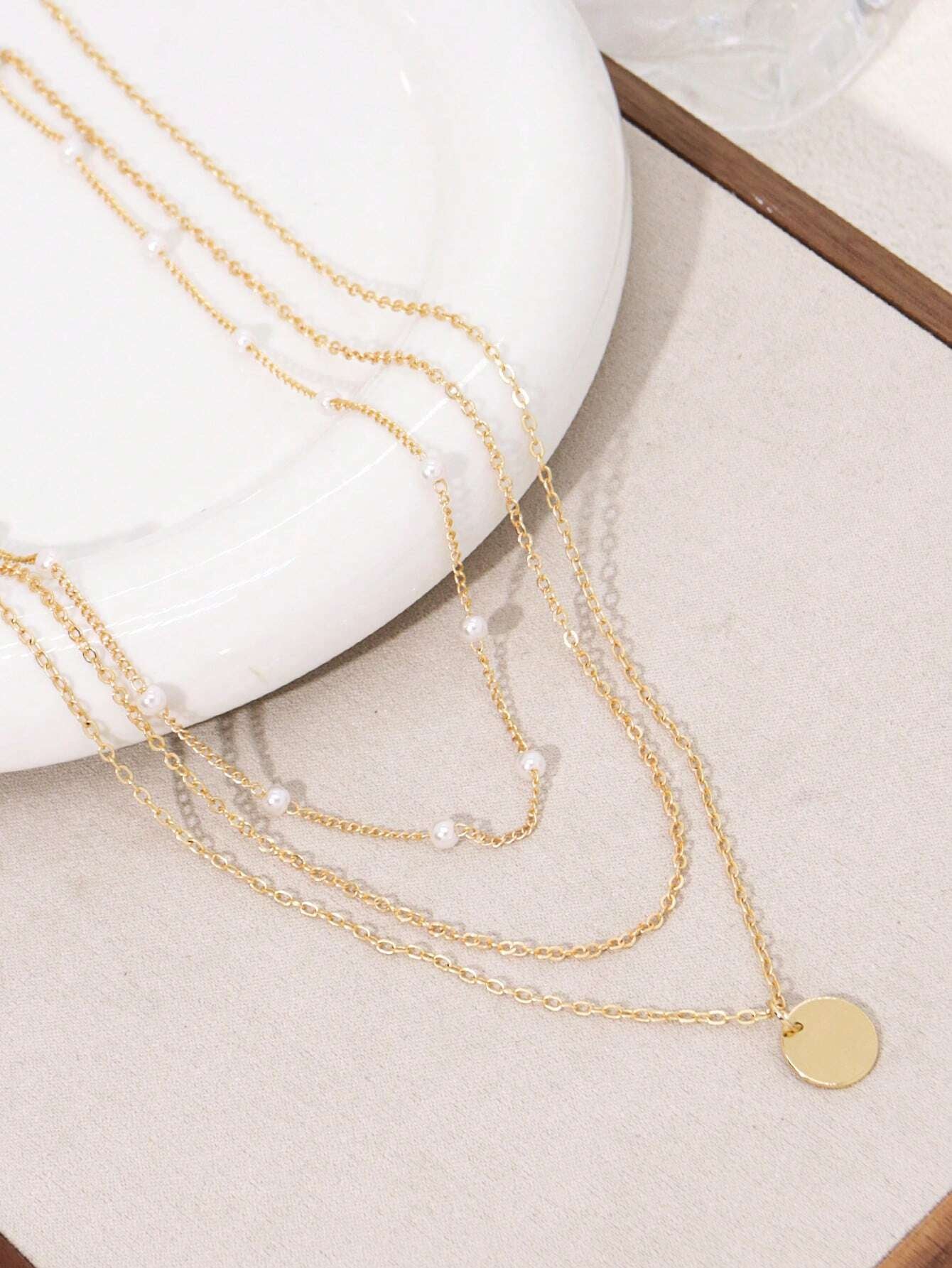 2Pcs Multi-Layer Faux Pearl round Disc Necklace (Random Pearl Quantity, Not Fixed)