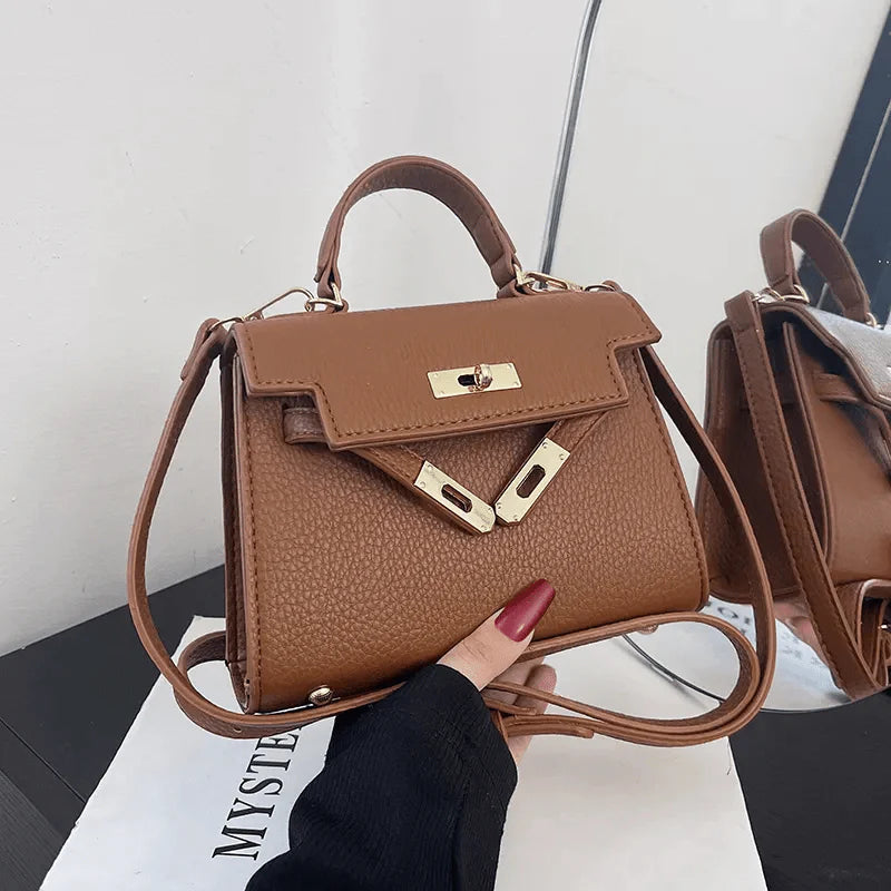 Sac À Main En Cuir Beige Avec Bandoulière Et Poignée