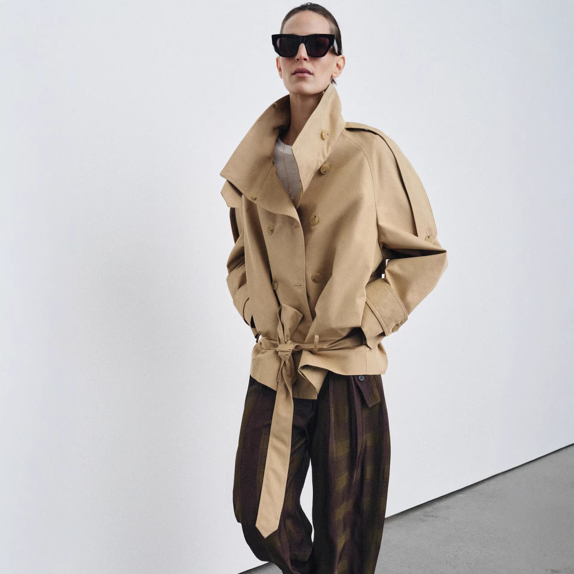 Double-breasted Belted Short Trench Coat With A Stand-up Collar