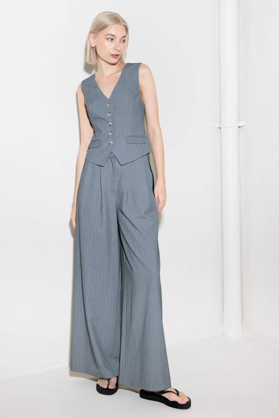 SMILE BRIGHT IN GREY WOVEN PANTS