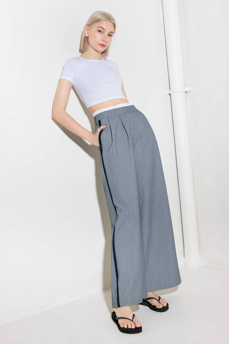 SMILE BRIGHT IN GREY WOVEN PANTS