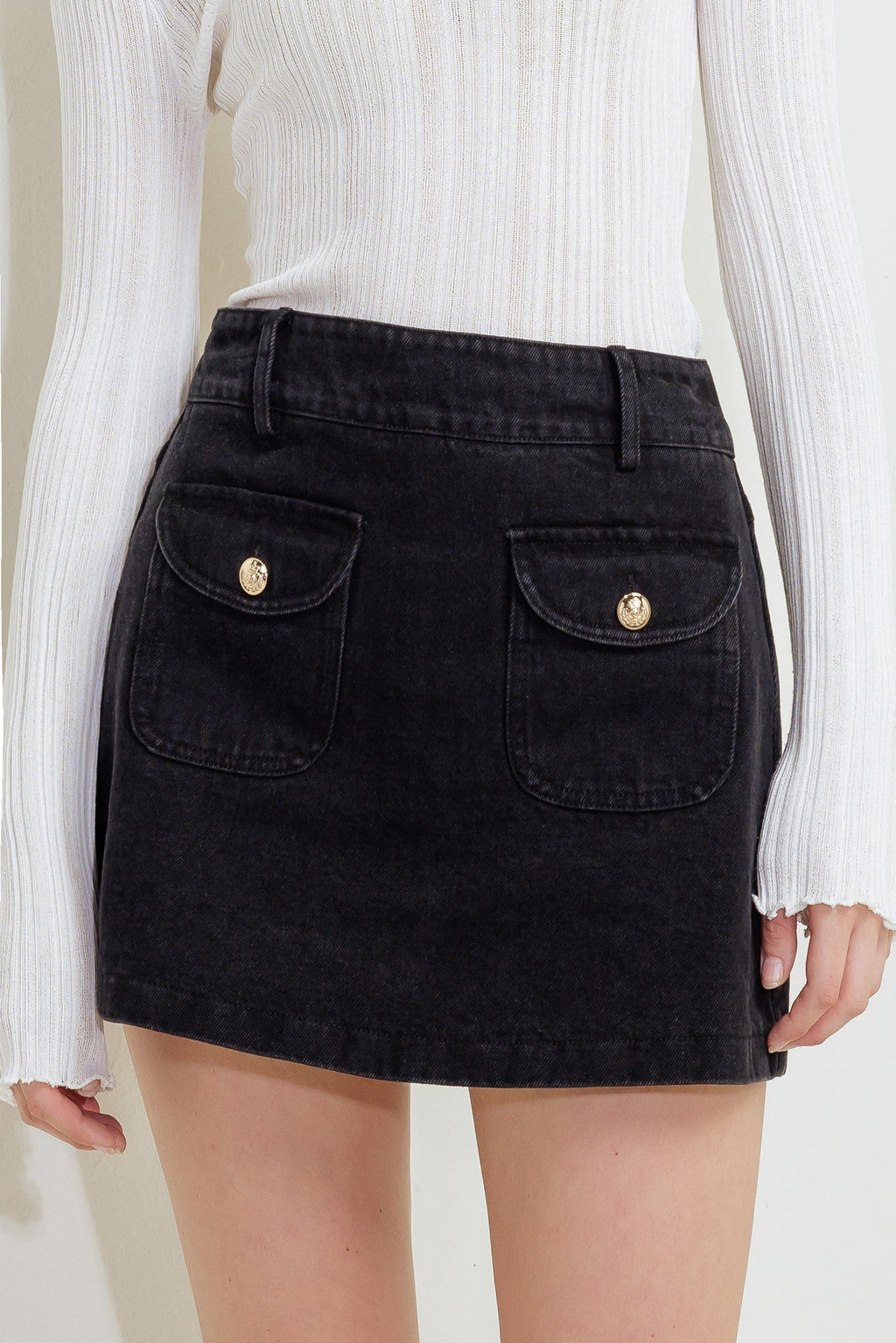 TAILORED FLOW BLACK WOVEN SKORT